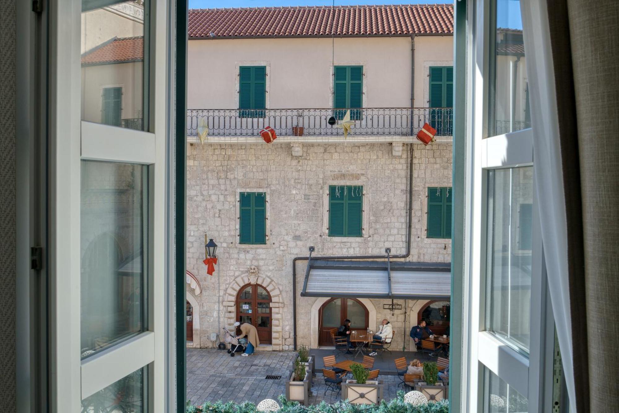 Hive Luxury Suites By Mn Property Kotor Exterior photo