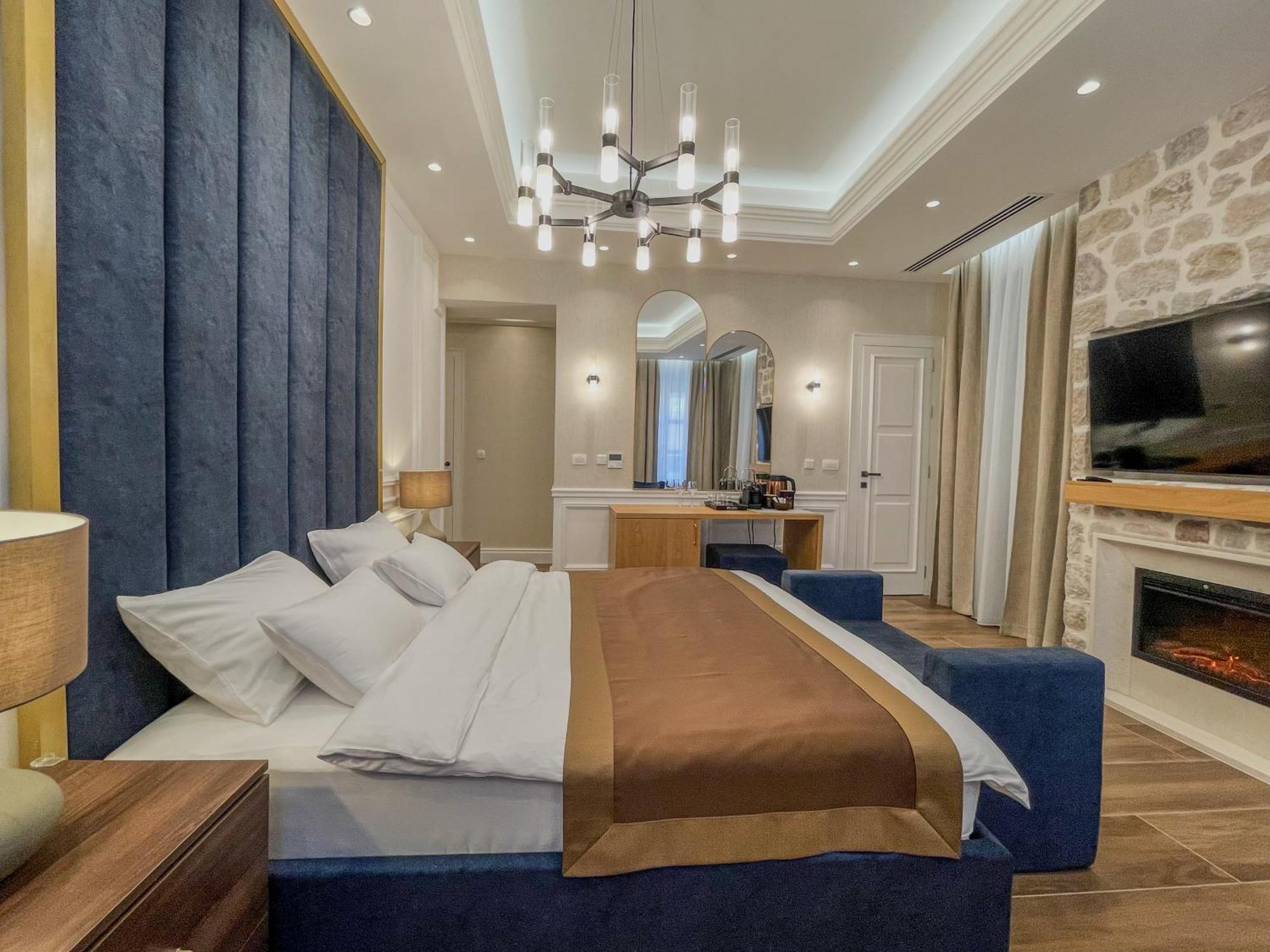 Hive Luxury Suites By Mn Property Kotor Exterior photo